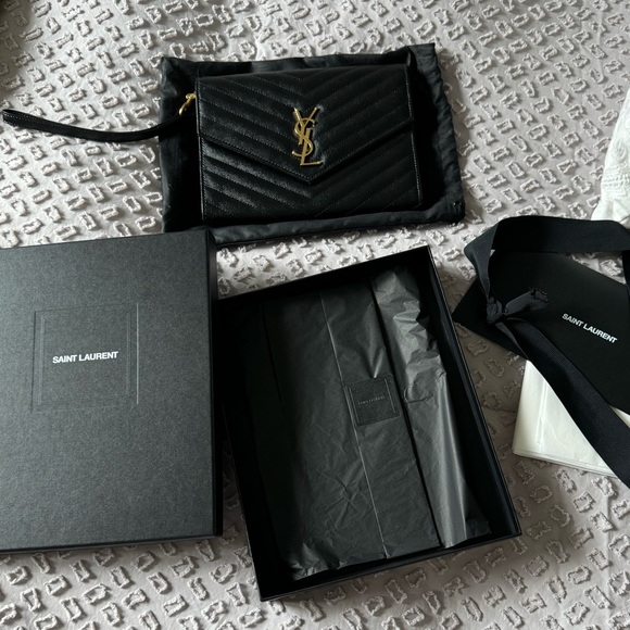 YSL - CASSANDRE MATELASSÉ FLAP POUCH IN QUILTED GRAIN DE POUDRE EMBOSSED LEATHER - Picture 13 of 13